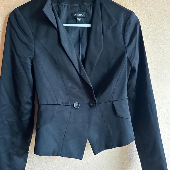 Bebe Cropped One Button Blazer - Picture 2 of 6